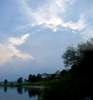  Foto: Die Oberkante der Gewitterwolke leuchtet; Schatten auf hherer Wolkenschicht