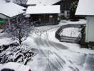 Foto: Reifenspuren im Schnee bilden 2 Herzen