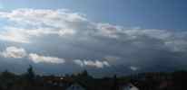 Foto: Wolkenbank vor Ammergauer Bergen, darber blau