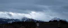 Foto: Berge mit Wolkenfetzen