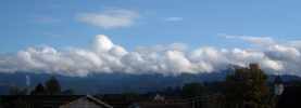 Foto: dichte Quellwolkenballung am Alpenrand