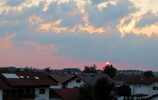 Foto: Sonnenaufgang, zerrissene Wolken